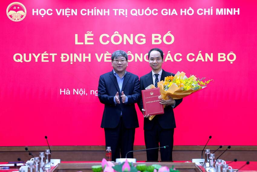 Công bố Quyết định tiếp nhận và bổ nhiệm Phó Trưởng Ban Quản lý dự án đầu tư xây dựng chuyên ngành