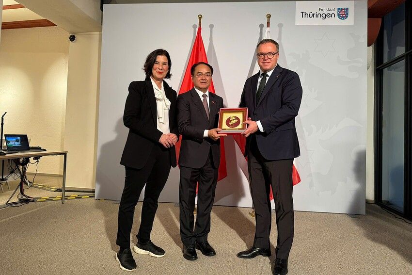 Thứ trưởng Vũ Chiến Thắng làm việc với Thủ hiến bang Thuringia (CHLB Đức) về thúc đẩy hợp tác nguồn nhân lực