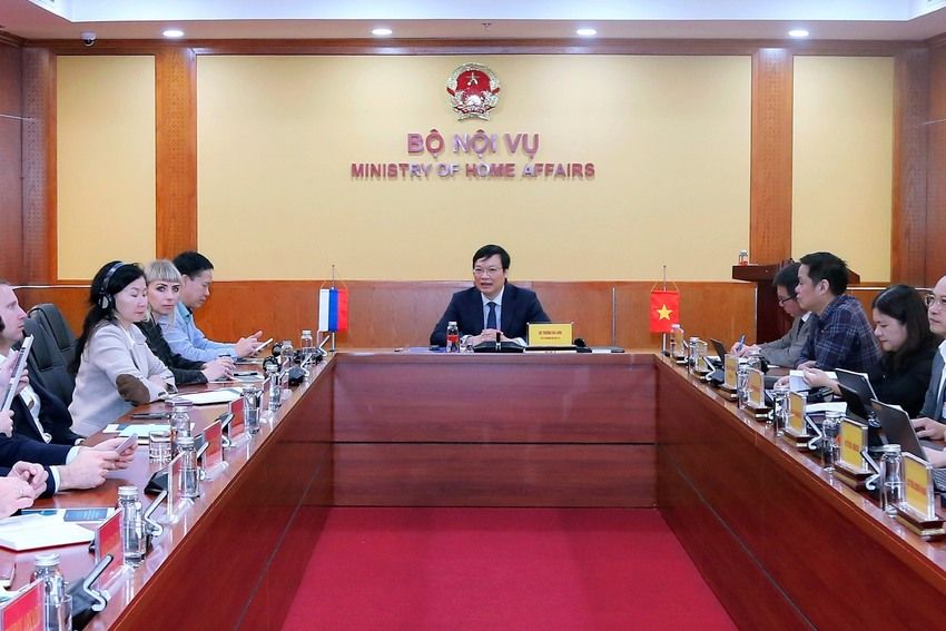 Thứ trưởng Trương Hải Long: Chia sẻ kinh nghiệm phát triển hành chính công và tuyển dụng nhân sự với Đoàn công chức cấp cao Liên bang Nga