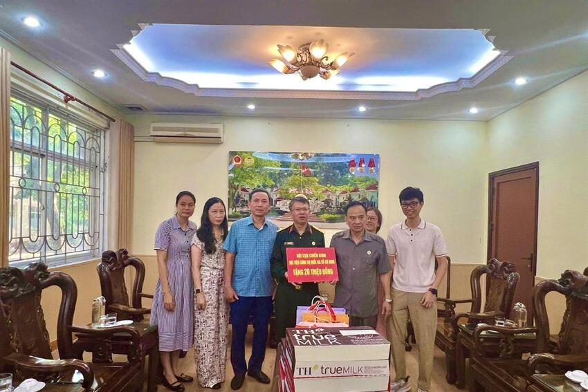 Hội Cựu chiến binh Học viện Chính trị quốc gia Hồ Chí Minh thăm và tặng quà Làng Hữu Nghị Việt Nam nhân dịp Trung thu 2026