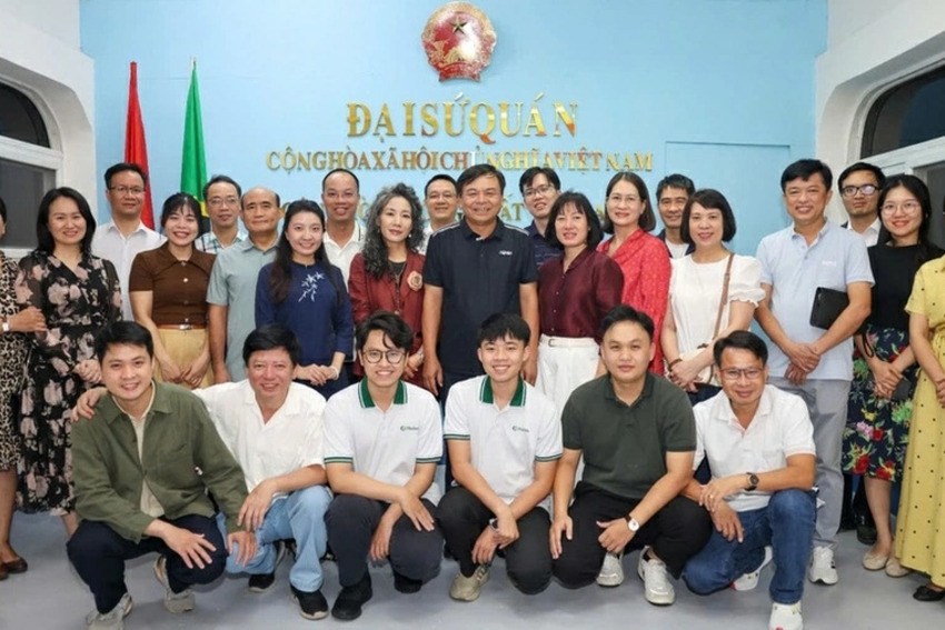Thứ trưởng Bộ Nông nghiệp và Môi trường Nguyễn Hoàng Hiệp thăm và làm việc với Đại sứ quán Việt Nam tại Tanzania