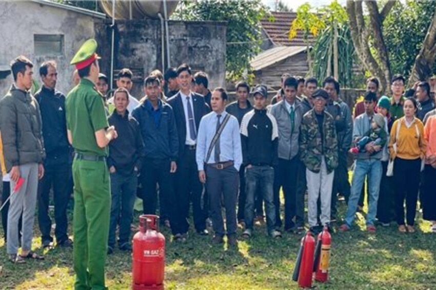 Chức sắc, chức việc ở Cư Bao lan tỏa đức tin trong đồng bào có đạo