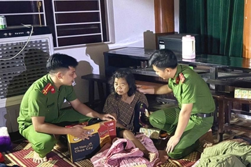 Minh chứng sinh động phản bác luận điệu xuyên tạc hình ảnh Công an giúp dân phòng, chống bão