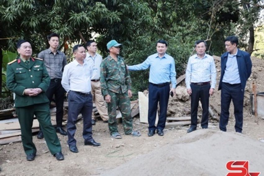 Đồng chí Phó Chủ tịch UBND tỉnh khảo sát xóa nhà tạm tại xã Ngọc Chiến và Mường Bú