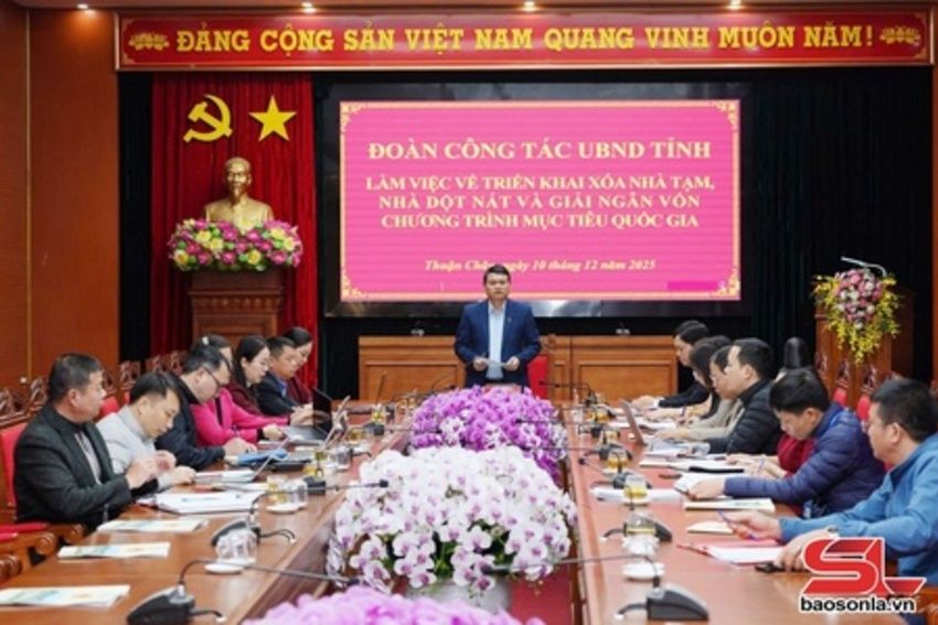 Đồng chí Phó Chủ tịch UBND tỉnh làm việc với xã Thuận Châu về triển khai xóa nhà tạm, nhà dột nát và giải ngân vốn đầu tư công