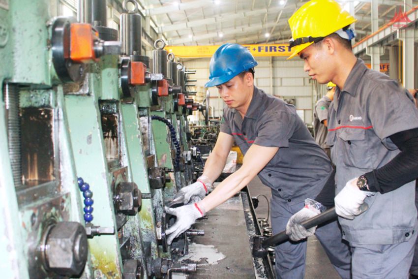 Để công nhân xa quê nhưng không xa Đảng - Kỳ 2: Để công nhân ngày càng tin yêu Đảng