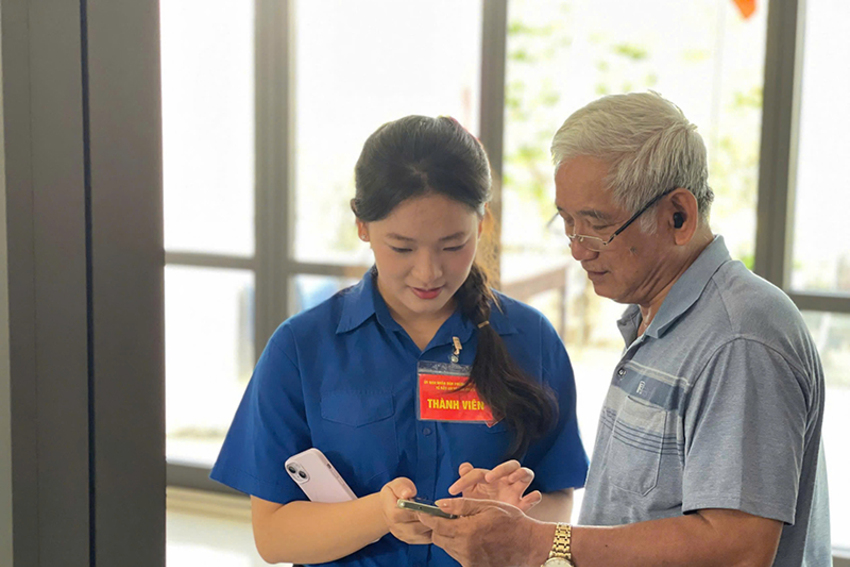 Chuyển đổi số tạo bước đột phá trong Hội nghị cộng đồng dân cư bầu Tổ trưởng tổ dân phố tại phường Thuận Hóa