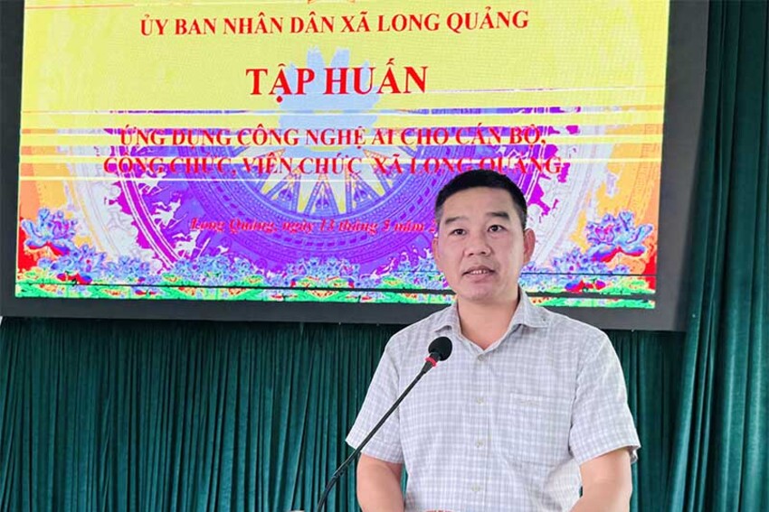 Long Quảng: Tập huấn về ứng dụng công nghệ thông tin, chuyển đổi số và bồi dưỡng kiến thức trí tuệ nhân tạo (AI) cơ bản