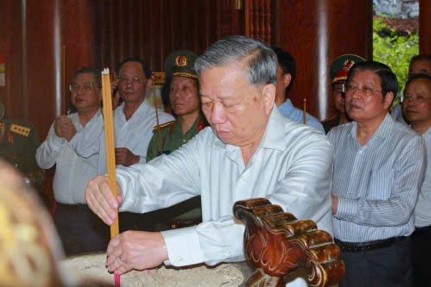 Đồng chí Trưởng Ban Nội chính Trung ương tham gia Đoàn công tác của đồng chí Tổng Bí thư tại tỉnh Nghệ An