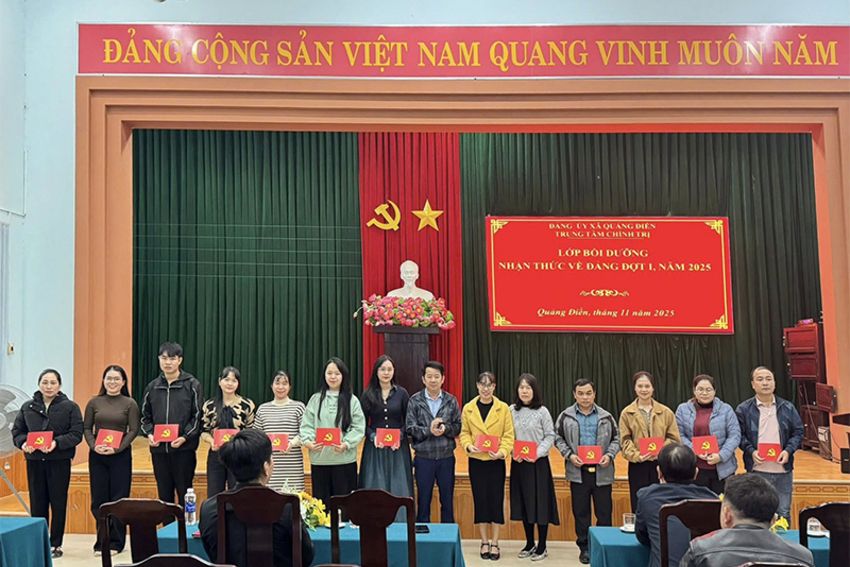 Xã Quảng Điền: Bế mạc Lớp Bồi dưỡng nhận thức về Đảng đợt I, năm 2025
