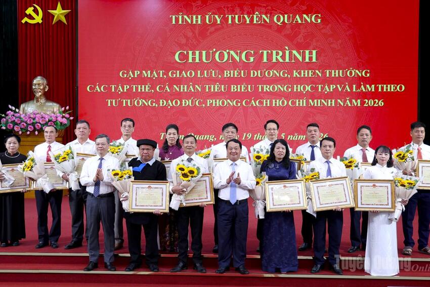 Biểu dương 70 điển hình tiêu biểu trong học tập và làm theo Bác