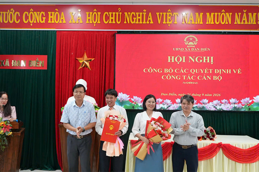 Xã Đan Điền: Công bố các quyết định về công tác cán bộ