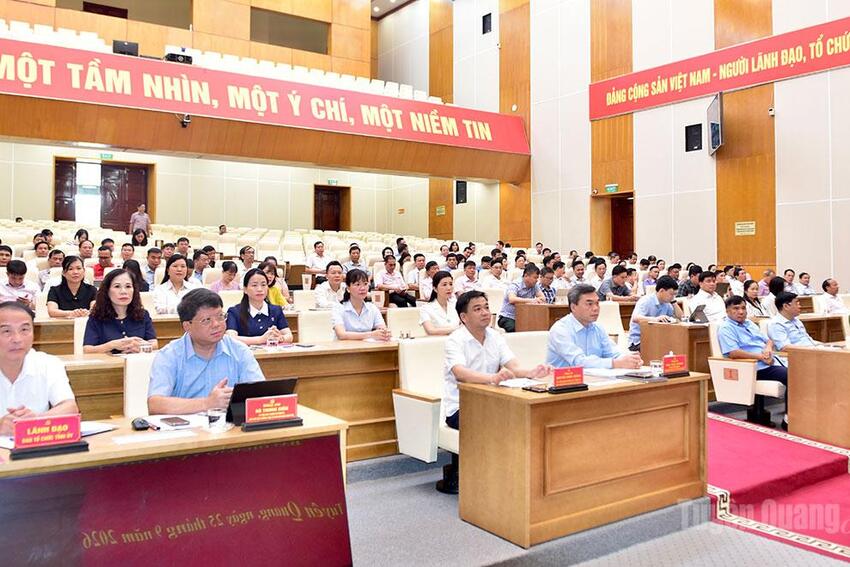 Cụ thể hóa các chương trình, kế hoạch hành động sát với tình hình thực tiễn để thực hiện có hiệu quả