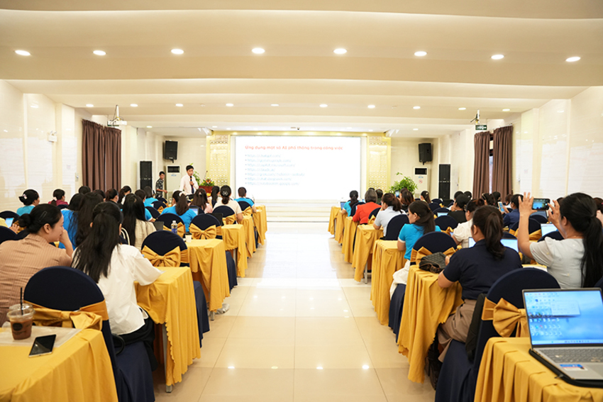 Hội LHPN thành phố Huế tập huấn triển khai phong trào “Bình dân học vụ số”