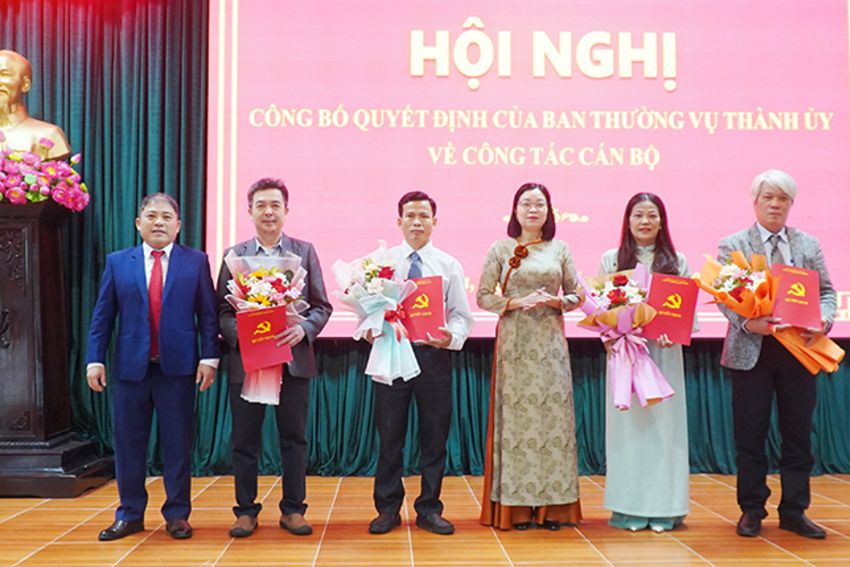 Phong Điền: Công bố Quyết định chỉ định bổ sung Ủy viên Ban Chấp hành Đảng bộ phường khóa I, nhiệm kỳ 2025 – 2030