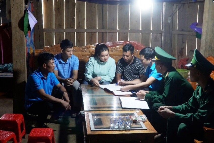 Noi gương Bác, tự soi, tự sửa