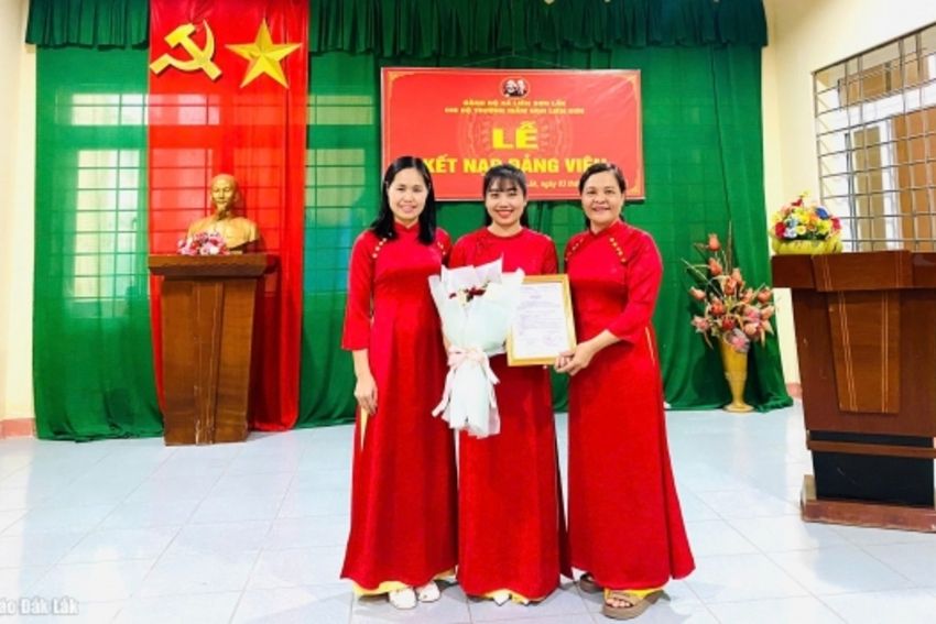 Xã Liên Sơn Lắk hoàn thành vượt chỉ tiêu kết nạp đảng viên năm 2025