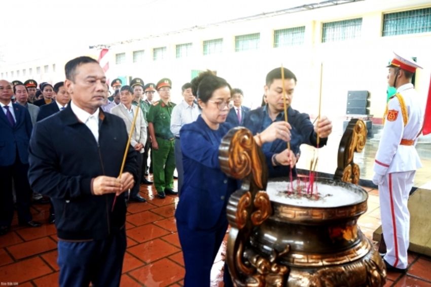 Lãnh đạo tỉnh dâng hương tưởng nhớ các chiến sĩ cách mạng tại Nhà đày Buôn Ma Thuột