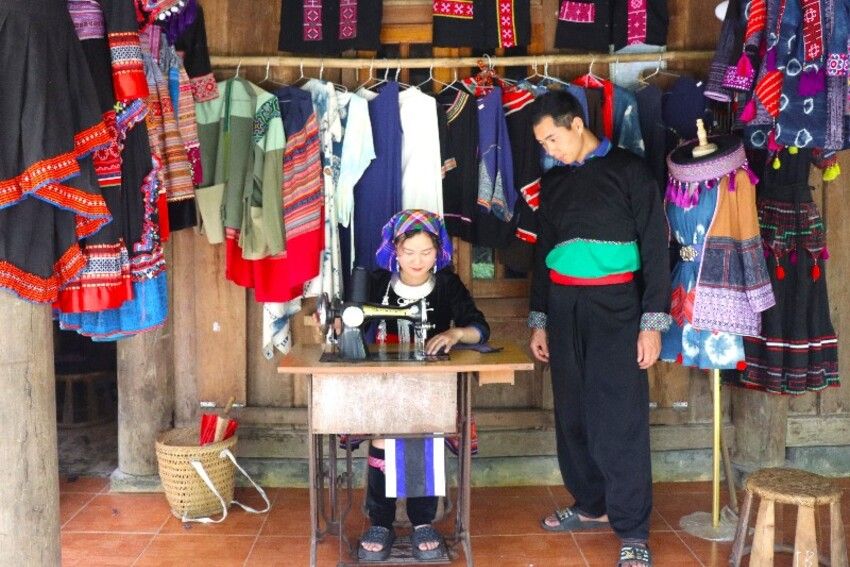 Nói trước, làm trước để dân bản noi theo