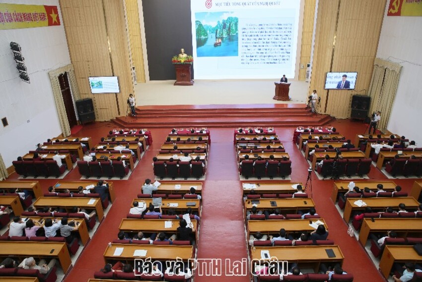 Hội nghị nghiên cứu, học tập, quán triệt và triển khai thực hiện một số nghị quyết, chỉ thị của Bộ Chính trị
