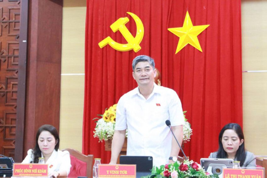 Thứ trưởng Bộ Dân tộc và Tôn giáo Y Vinh Tơr tiếp xúc cử tri tại Đắk Lắk