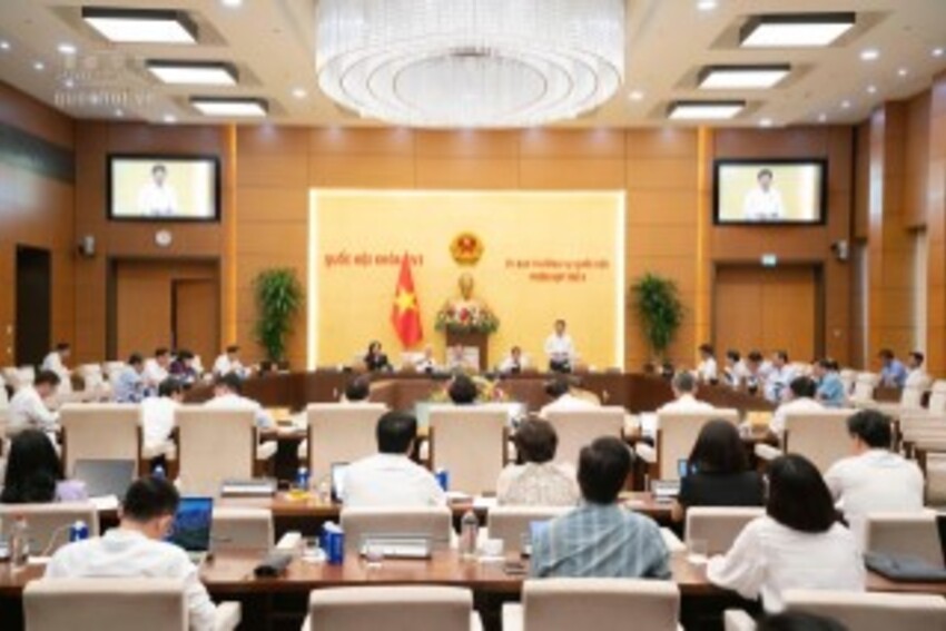 Ủy ban Thường vụ Quốc hội cho ý kiến về dự án Luật An toàn thực phẩm (sửa đổi)