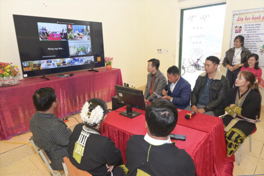 20 km đường núi cheo leo hóa gần nhờ "Thôn số"