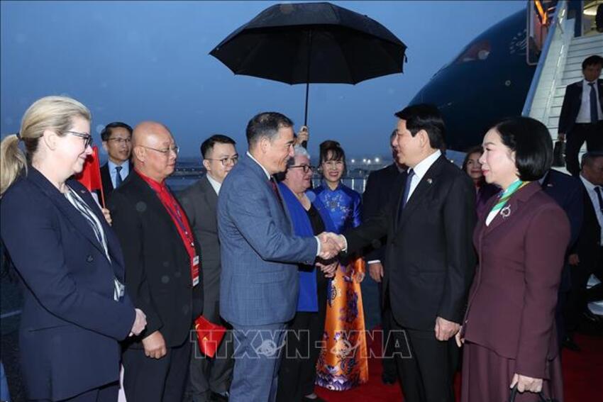 Chủ tịch nước đến Seattle, bắt đầu các hoạt động song phương tại Hoa Kỳ