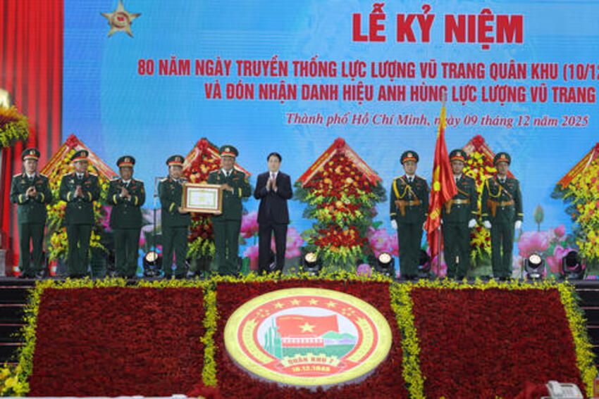 Chủ tịch nước Lương Cường dự Lễ kỷ niệm 80 năm Ngày truyền thống Quân khu 7