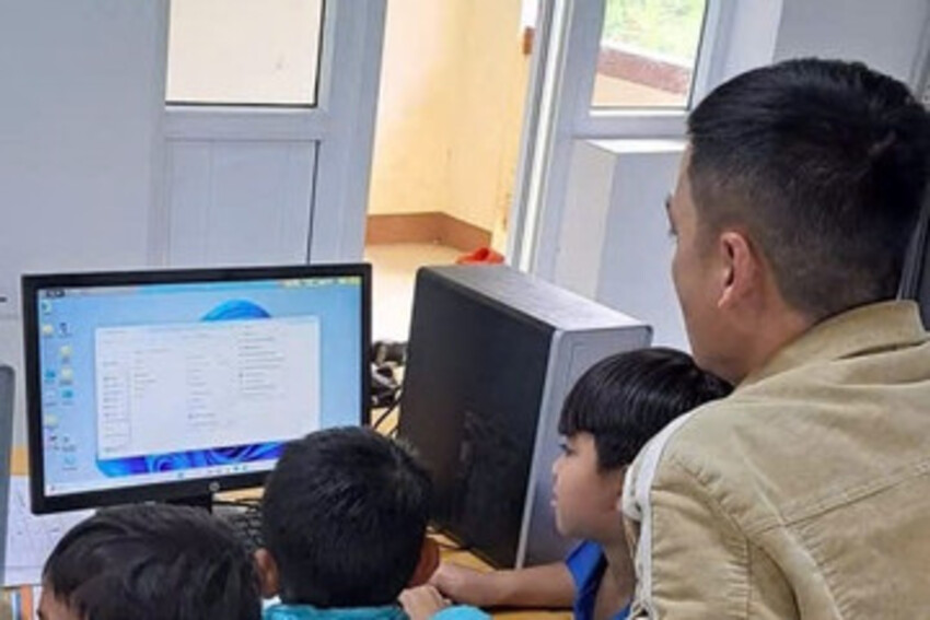 Học sinh Pa Cô tự tin bước vào thế giới số