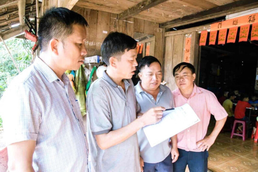 Bí thư chi bộ người Dao đỏ và sự đổi thay ở thôn vùng biên có hơn 60 nhà tiền tỷ
