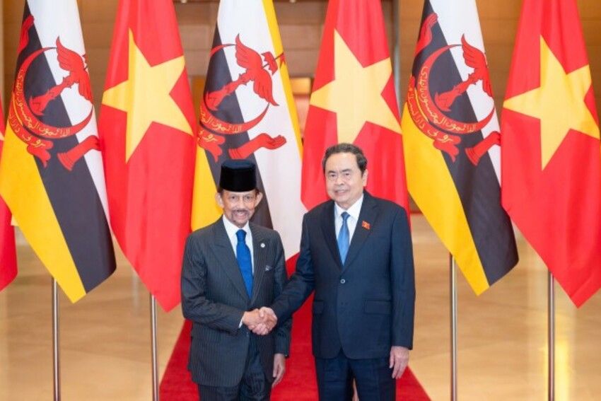 Chủ tịch Quốc hội Trần Thanh Mẫn hội kiến Quốc vương Brunei