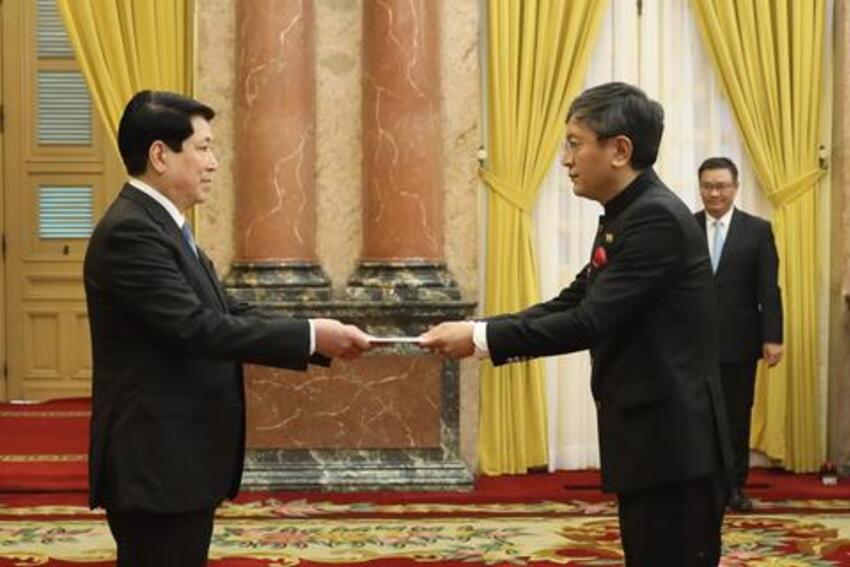 Chủ tịch nước tiếp Đại sứ các nước trình Quốc thư