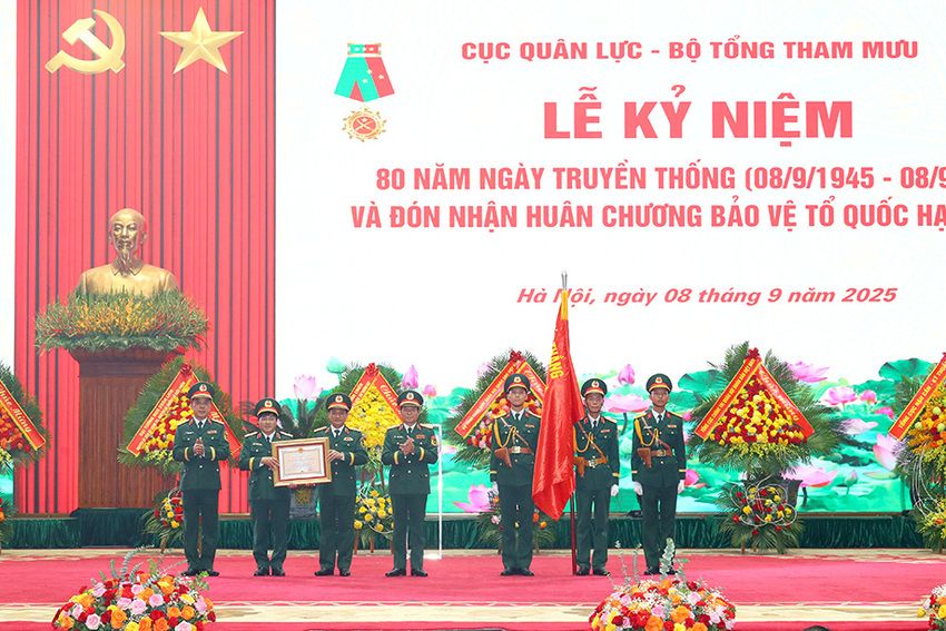 Cục Quân lực đón nhận Huân chương Bảo vệ Tổ quốc hạng Nhất