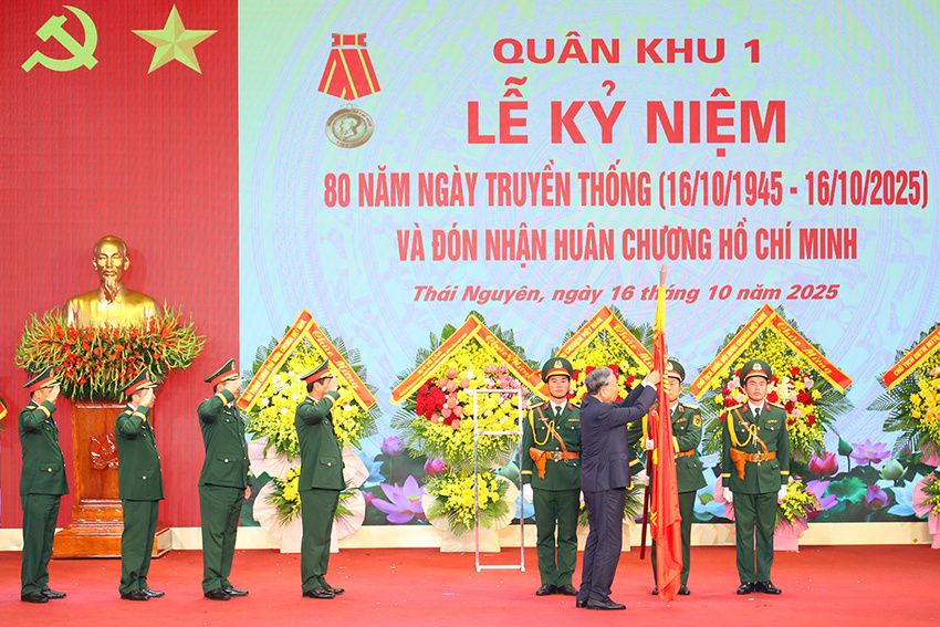 Tổng Bí thư Tô Lâm dự Lễ kỷ niệm 80 năm Ngày truyền thống Lực lượng vũ trang Quân khu 1