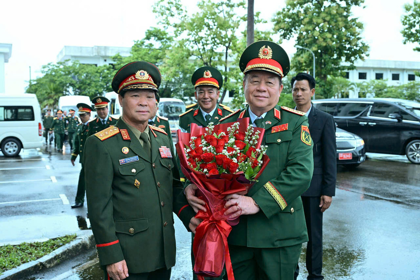 Quân đội nhân dân Việt Nam - Lào tăng cường hợp tác công tác Đảng, công tác chính trị