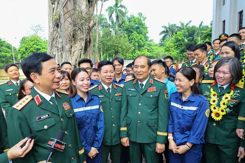 Đại tướng Phan Văn Giang dự Lễ tổng kết, trao Giải thưởng Lao động sáng tạo trong Công đoàn Quân đội lần thứ I