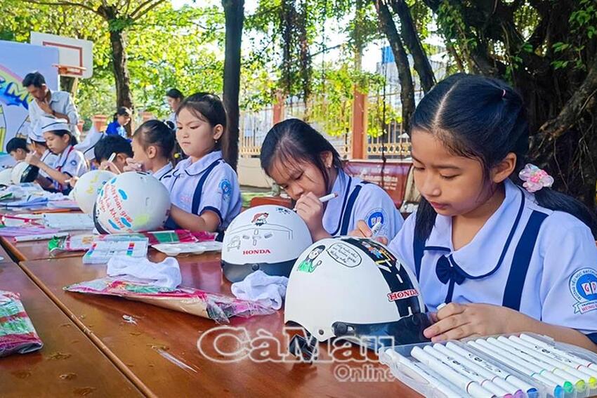 Cà Mau: Ý thức giao thông từ trong trường học