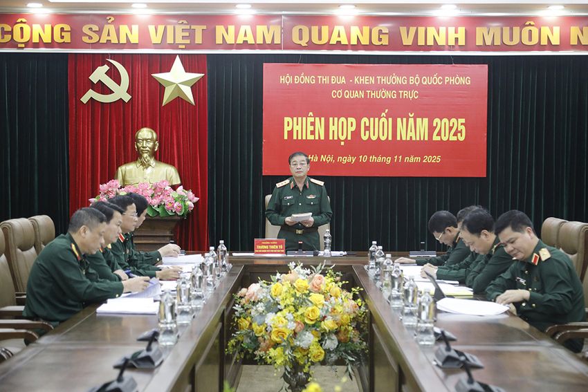 Cơ quan Thường trực Hội đồng Thi đua - Khen thưởng Bộ Quốc phòng họp phiên cuối năm