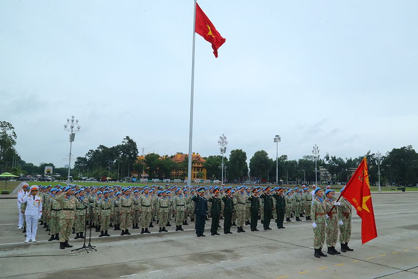 Đội Công binh số 3 và Bệnh viện dã chiến cấp 2 số 6 báo công dâng Bác