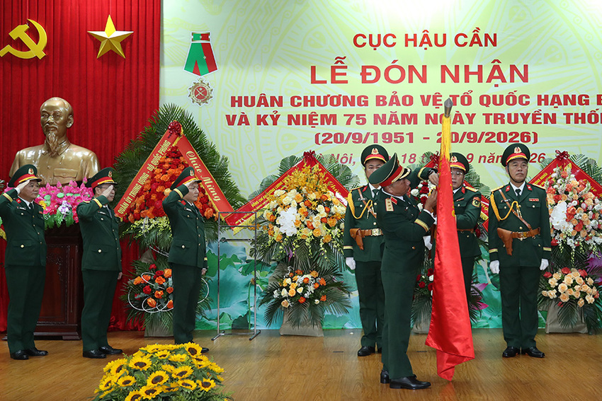Cục Hậu cần Tổng cục Chính trị đón nhận Huân chương Bảo vệ Tổ quốc hạng Ba và kỷ niệm 75 năm Ngày truyền thống
