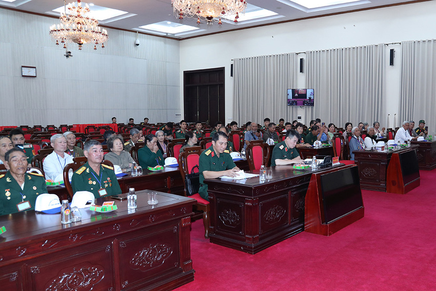 Bộ Quốc phòng gặp mặt Đoàn đại biểu người có công với cách mạng tỉnh Lâm Đồng
