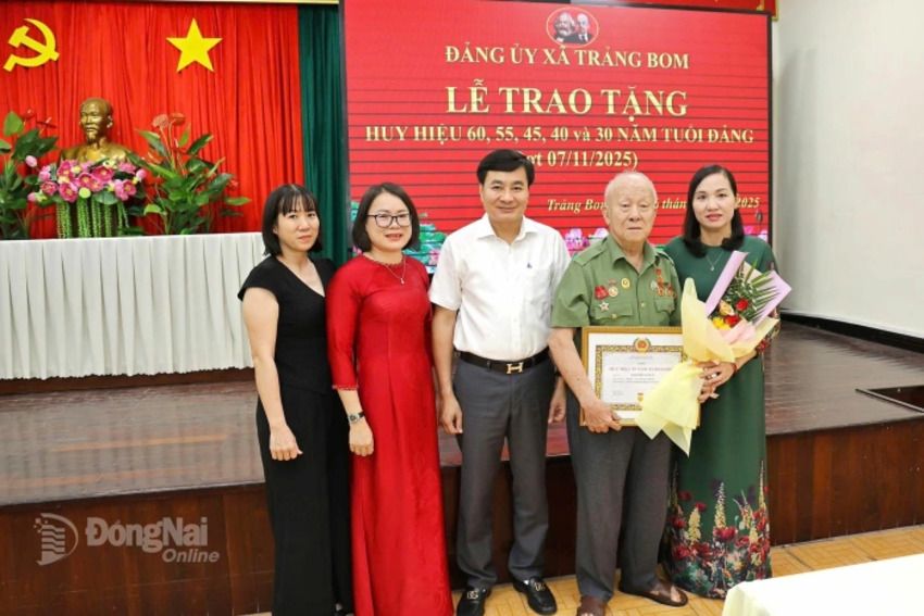 Tỉnh ủy Đồng Nai ban hành quy định về tặng, truy tặng Huy hiệu Đảng