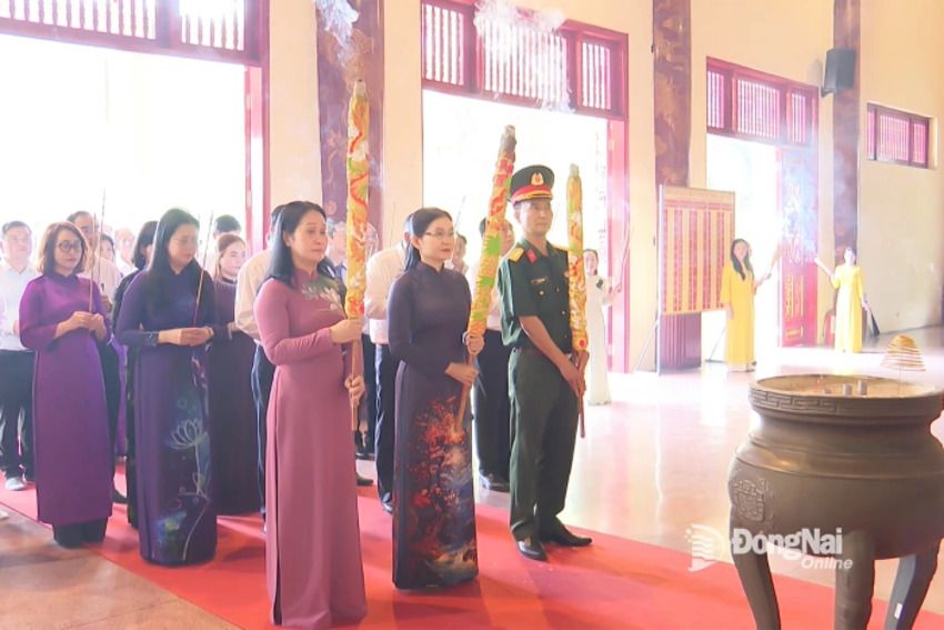 Lãnh đạo tỉnh Đồng Nai dâng hương, tưởng niệm 56 năm Ngày mất Chủ tịch Hồ Chí Minh