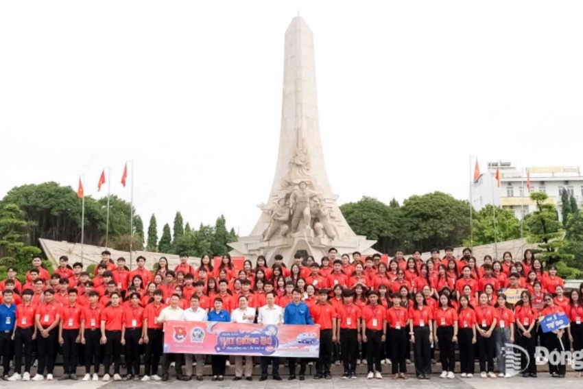 Giới thiệu trên 3,3 ngàn đoàn viên ưu tú cho Đảng