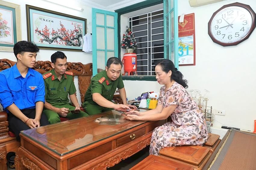 Đưa nghị quyết đại hội lần thứ XVIII Đảng bộ thành phố Hà Nội vào cuộc sống: Chuyển đổi số - Động lực quan trọng phát triển Thủ đô