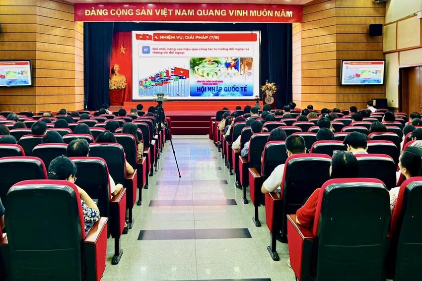 Đảng ủy Bộ Khoa học và Công nghệ học tập, quán triệt các Nghị quyết, Chỉ thị của Bộ Chính trị