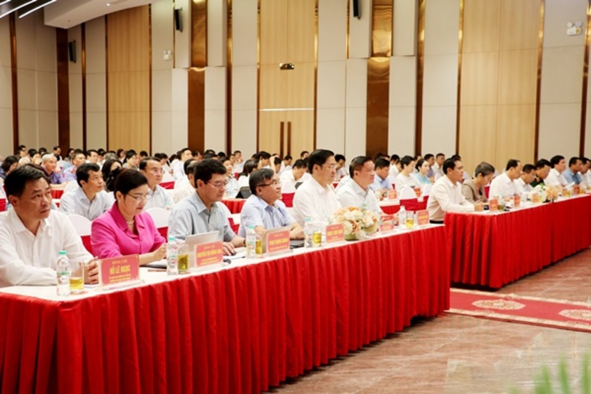 Nghệ An tham dự Hội nghị toàn quốc nghiên cứu, học tập, quán triệt và triển khai thực hiện Nghị quyết Hội nghị lần thứ ba Ban Chấp hành Trung ương Đảng khóa XIV