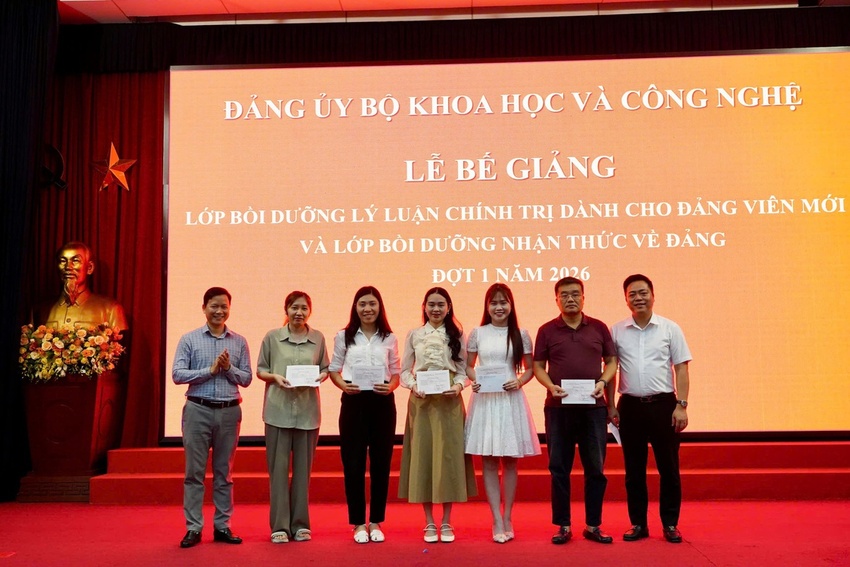 Gần 200 học viên hoàn thành chương trình bồi dưỡng chính trị năm 2026