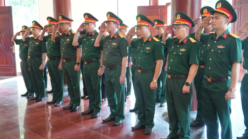 Đoàn công tác Quân ủy Trung ương, Bộ Quốc phòng dâng hương tưởng niệm Đại tướng Võ Nguyên Giáp tại Khu di tích QGĐB rừng Trần Hưng Đạo